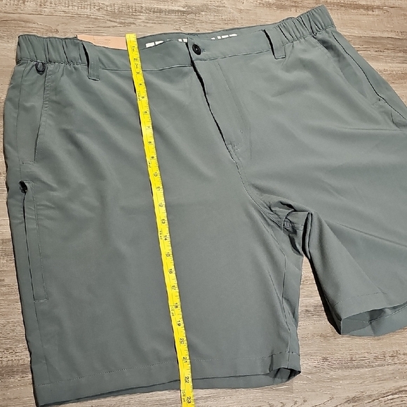 Eddie Bauer Men's Green Flat Front Shorts - Picture 10 of 10